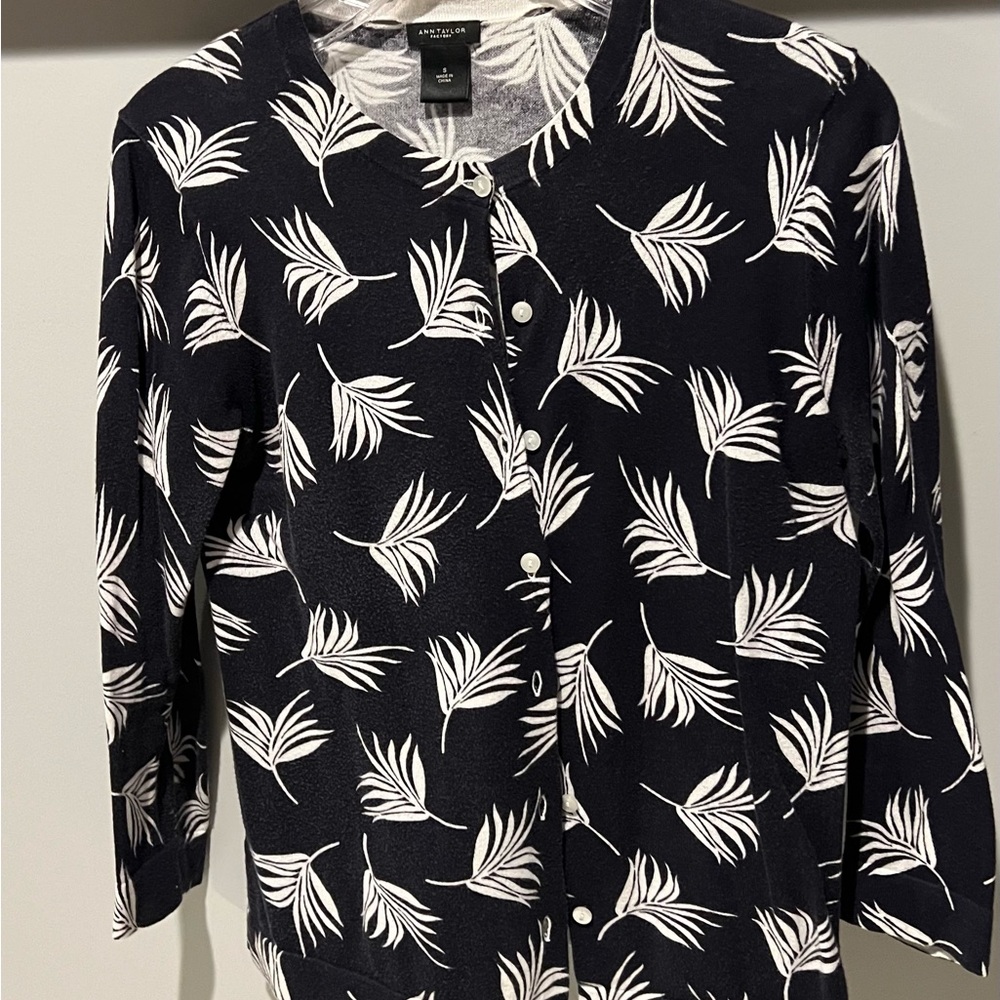 Ann Taylor Factory Black and White Leaf Print Cardigan